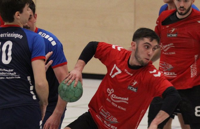 Louis Engel (Mitte) durfte sich am vergangenen Wochenende über seinen Siegtreffer für den HC Metter-Enz gegen den TSV Oberriexingen freuen.  <span class='image-autor'>Foto: Dittrich</span>