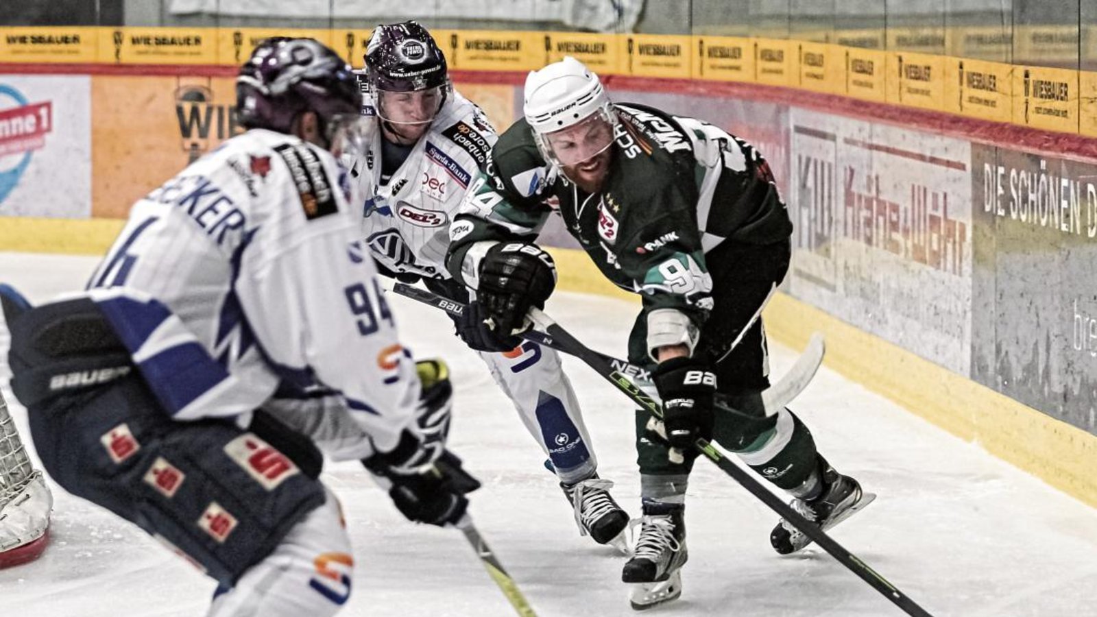 Der Fehlpass von Bietigheimers Tyler McNeely (rechts) führte zum Siegtreffer der Frankfurter in der Verlängerung. Foto: Simecek