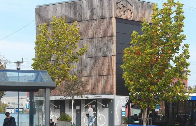 Mühlacker Fahrradparkhaus Bahnhof Infrastruktur Fahrrad Foto: Schüller
