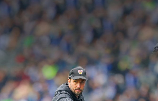 Sebastian Hoeneß gibt die Richtung vor. Der VfB-Trainer hat mit seinen Maßnahmen bislang Erfolg.<span class='image-autor'>Foto: Baumann</span>