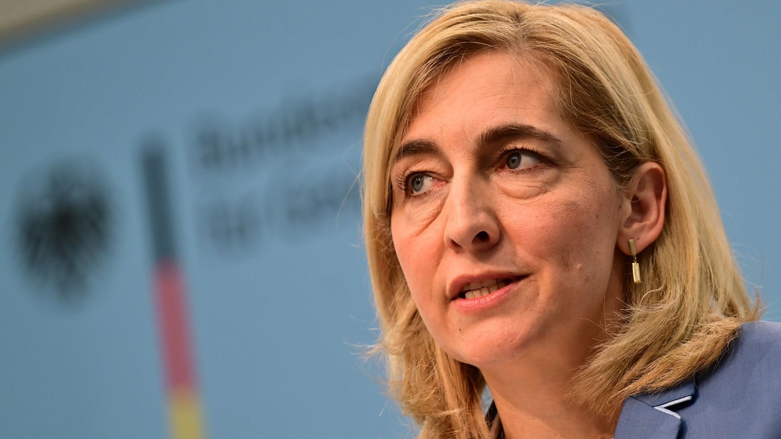 Stellt manche Vorgaben für Pflegeheime in Frage: Gesundheitsministerin Warken. (Foto Archiv)Foto: Sebastian Gollnow/dpa Stellt manche Vorgaben für Pflegeheime in Frage: Gesundheitsministerin Warken. (Foto Archiv)Foto: Sebastian Gollnow/dpa