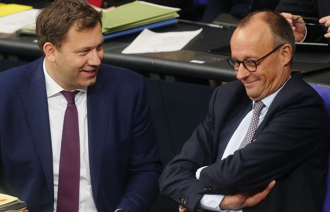 Sie können zufrieden sein: Kanzler Friedrich Merz (rechts) und SPD-Chef Lars Klingbeil.<span class='image-autor'>Foto: Kay Nietfeld/dpa</span>