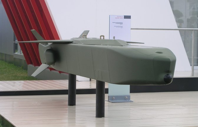 Der Taurus ist einer der präzisesten und weitreichendsten Marschflugkörper der Welt. Warum er so besonders ist – jetzt mehr erfahren.<span class='image-autor'>Foto: Flying Camera / Shutterstock.com</span>