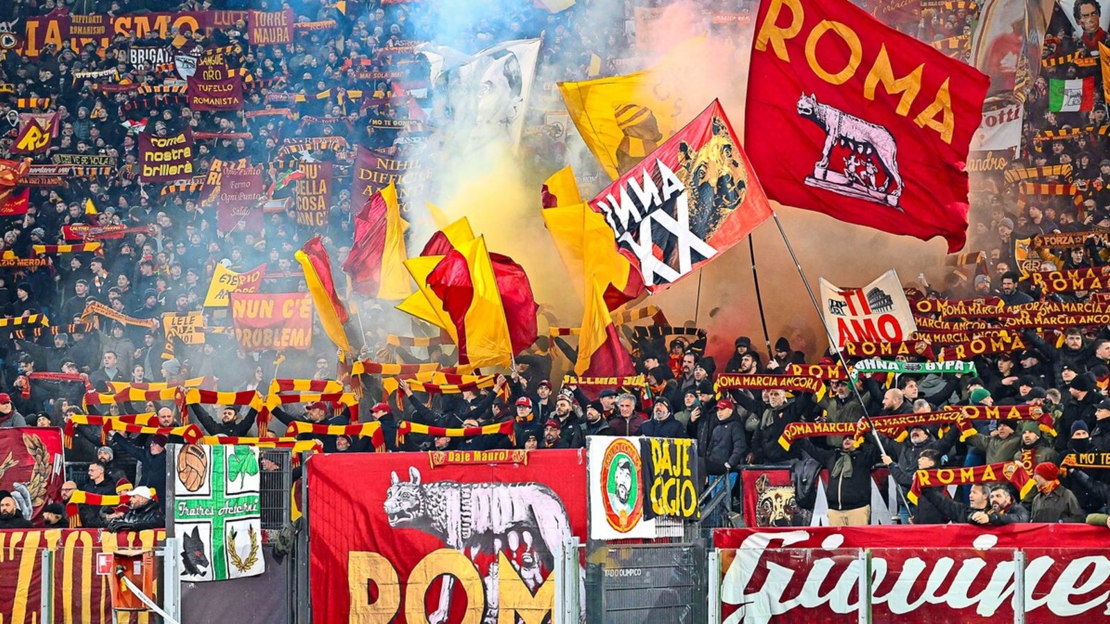 Die Fans der AS Rom, dieFoto: /ABACAPRESS Die Fans der AS Rom, dieFoto: /ABACAPRESS