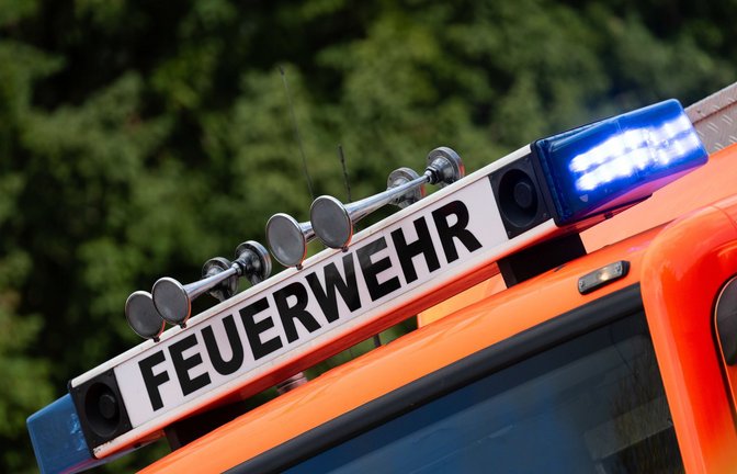 Die Feuerwehr war mit 19 Einsatzkräften vor Ort. (Symbolbild)<span class='image-autor'>Foto: dpa/Marijan Murat</span>