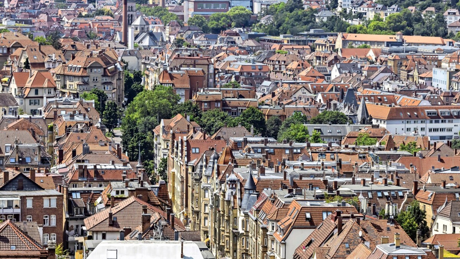 In Stuttgart wurde vor zwei Jahren ein ambitioniertes Klimaziel beschlossen. Doch bei dessen Umsetzung hapert es gewaltig, wie eine Studie jetzt nahelegt.Foto: imago/imagebroker/Arnulf Hettrich In Stuttgart wurde vor zwei Jahren ein ambitioniertes Klimaziel beschlossen. Doch bei dessen Umsetzung hapert es gewaltig, wie eine Studie jetzt nahelegt.Foto: imago/imagebroker/Arnulf Hettrich