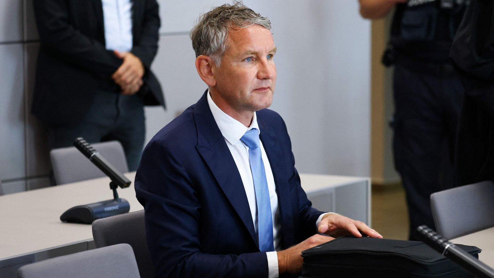 Im Prozess gegen Thüringens AfD-Chef Björn Höcke hat die Staatsanwaltschaft eine Bewährungsstrafe gefordert.Foto: AFP/CHRISTIAN MANG Im Prozess gegen Thüringens AfD-Chef Björn Höcke hat die Staatsanwaltschaft eine Bewährungsstrafe gefordert.Foto: AFP/CHRISTIAN MANG