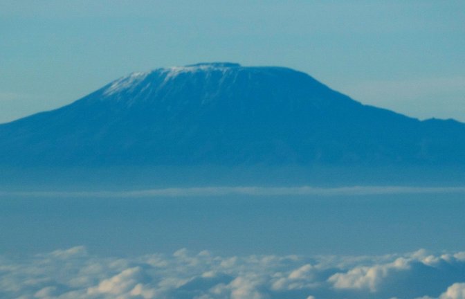 Der Kilimandscharo ist mit seinen 5895 Metern der höchste Berg Afrikas und ein populäres Ziel für Wanderer und Bergsteiger.<span class='image-autor'>Foto: Xie Jianfei/XinHua/dpa/Xie Jianfei</span>