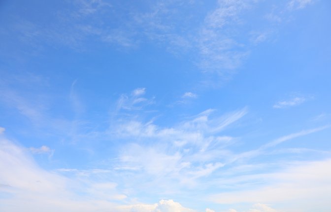 Trotz blauen Himmels herrscht dicke Luft.<span class='image-autor'>Foto: ChiccoDodiFC / shutterstock.com</span>