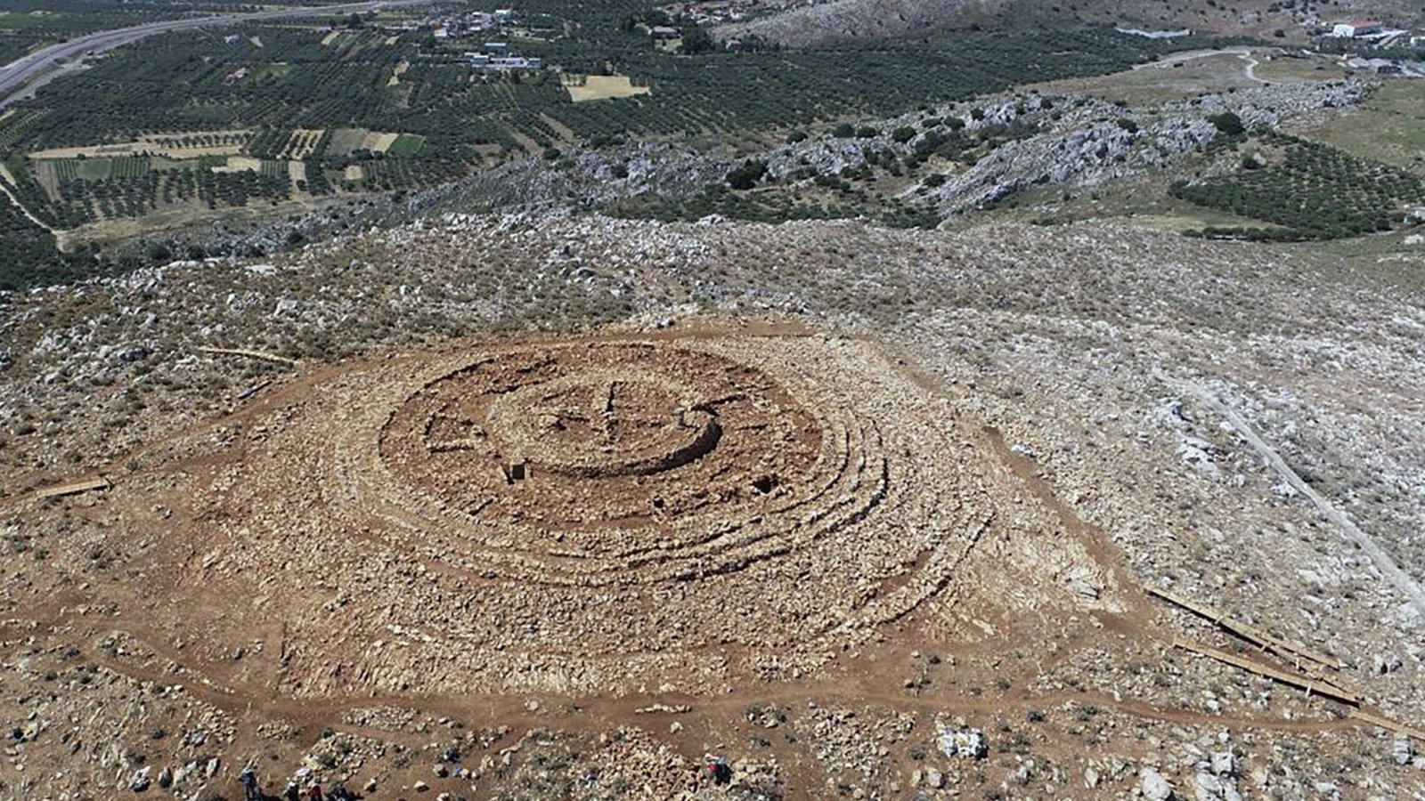 Der kreisförmige Steinbau erstreckt sich den Angaben zufolge über rund 1800 Quadratmeter und besteht aus acht fast labyrinthischen RingenFoto: Der kreisförmige Steinbau erstreckt sich den Angaben zufolge über rund 1800 Quadratmeter und besteht aus acht fast labyrinthischen RingenFoto: 