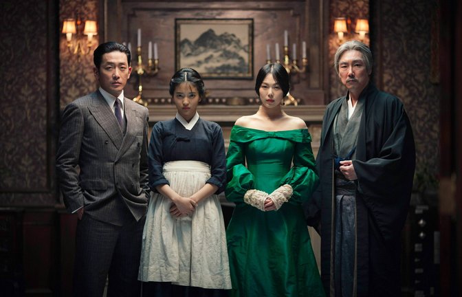 Ha Jung-Woo, Kim Tae-ri, Kim Min-hee und Cho Jin-woong in "Die Taschendiebin".<span class='image-autor'>Foto: IMAGO / Everett Collection</span>