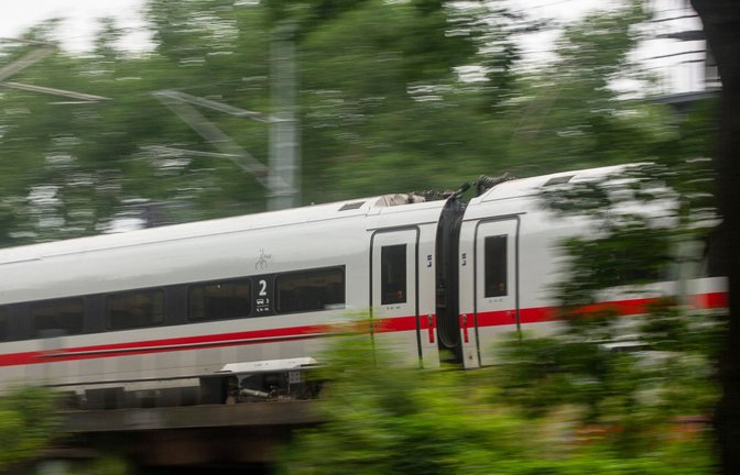 Unwetter im Südwesten: Fernzüge auf der Strecke zwischen Stuttgart und München wurden über Ansbach umgeleitet (Symbolfoto).<span class='image-autor'>Foto: dpa/Fernando Gutierrez-Juarez</span>