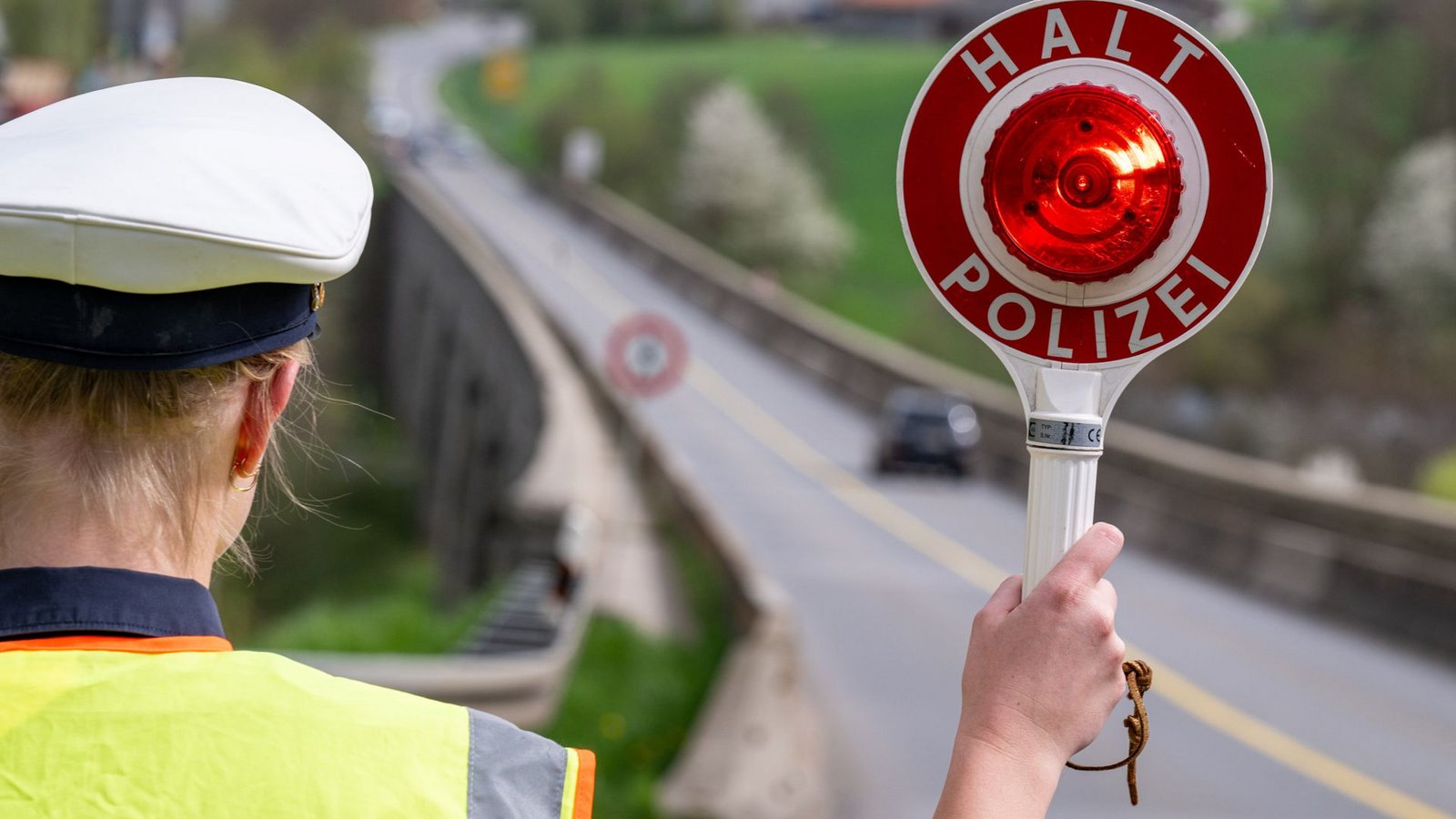 Die Polizei hat am Mittwoch mit 350 Einsatzkräften die Straßen zum Kontrollschwerpunkt gemacht.Foto: dpa/Armin Weigel Die Polizei hat am Mittwoch mit 350 Einsatzkräften die Straßen zum Kontrollschwerpunkt gemacht.Foto: dpa/Armin Weigel