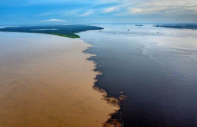 Der  Rio Negro ist teilweise schon bräunlich verfärbt.<span class='image-autor'>Foto: Imago/Michael Runkel</span>