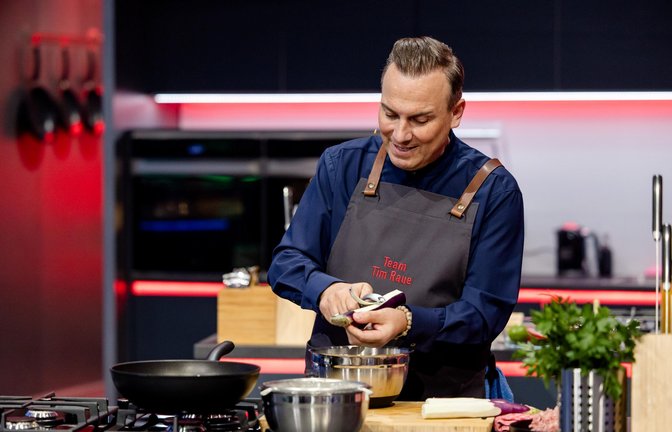 Aus seinem Team kam der goldene Löffel: Berliner Sternekoch Tim Raue bei "The Taste".<span class='image-autor'>Foto: SAT.1 / Nadine Rupp</span>