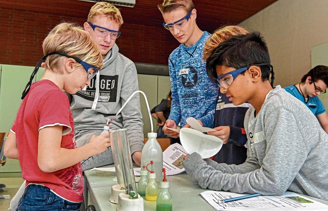 Beim Techniktag wird experimentiert. Foto: Kalb