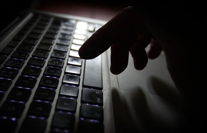 Ein 33-Jähriger aus dem Rhein-Neckar-Kreis hat mehr als 20 Mädchen dazu gebracht, ihm von sich selbst erstellte pornografische Inhalte zu schicken. (Symbolbild)<span class='image-autor'>Karl-Josef Hildenbrand/dpa</span>