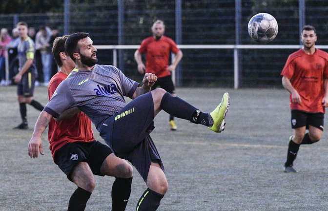 Arsim Susuri (vorne) gehört zu den Spielern der SGM Hohenhaslach/Freudental, die vor dem Spitzenspiel angeschlagen sind. <span class='image-autor'>Foto: Leitner</span>