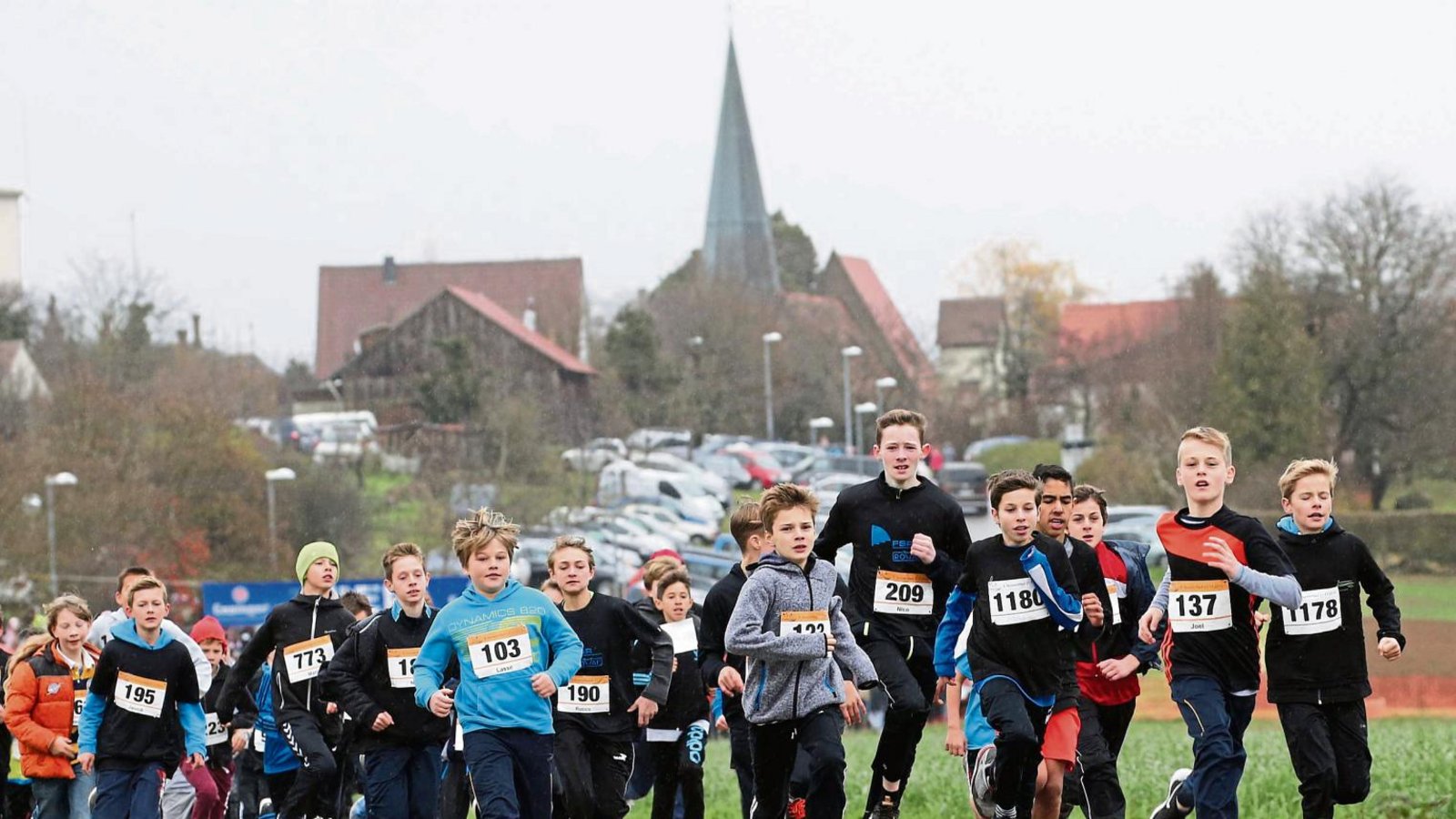 Nussdorf lassen auch die Schüler auf ihrer 1,5 Kilometer langen Runde hinter sich. Foto: Küppers Nussdorf lassen auch die Schüler auf ihrer 1,5 Kilometer langen Runde hinter sich. Foto: Küppers