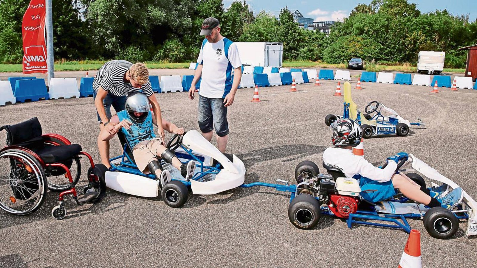 Gelebte Inklusion: Kinder und Jugendliche mit Handicap können im Kartanhänger die Geschwindigkeit und die Motorengeräusche genießen. Foto: Baumann Gelebte Inklusion: Kinder und Jugendliche mit Handicap können im Kartanhänger die Geschwindigkeit und die Motorengeräusche genießen. Foto: Baumann