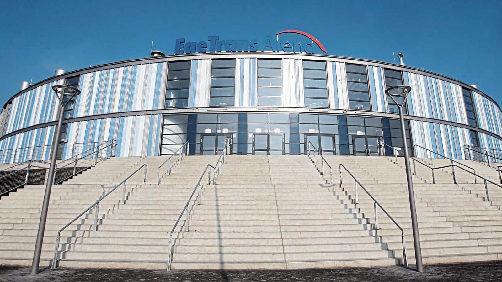 Die Pforten der Ege-Trans-Arena blieben am Wochenende geschlossen. Weil die Bietigheim Steelers in Quarantäne mussten, fanden keine DEL-2-Spiele statt. Foto: Baumann