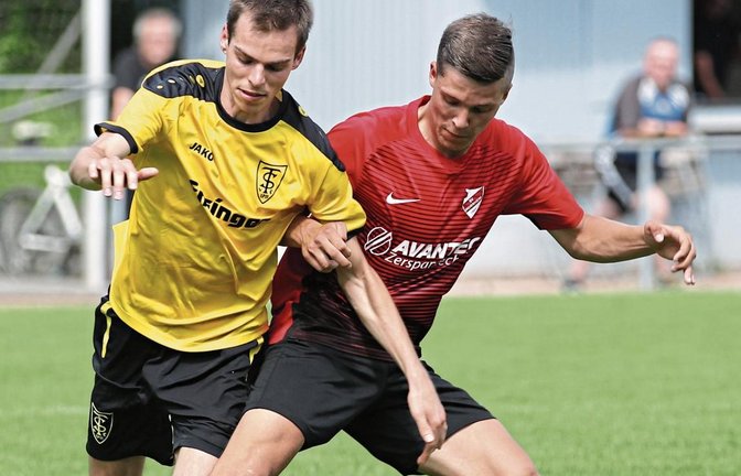 Haben in der vergangenen Saison den Titel „Best of the Rest“ hinter den vier überragenden Mannschaften in der Kreisliga B 7 unter sich ausgemacht: Jan Kaupp (links) und der TSV Ensingen sowie Florian Brosi und der SV Horrheim Foto: Nachreiner
