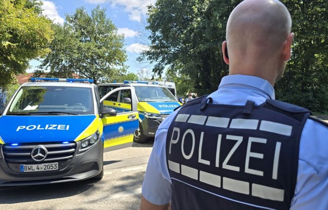 Der Tatverdächtige konnte wenig später in der Nähe der Backnanger Straße von Polizeibeamten angetroffen werden (Symbolfoto).<span class='image-autor'>Thomas Riedel/dpa</span>