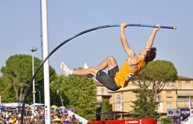 Jonathan Hummel überspringt bei der Europameisterschaft in Italien 5,15 Meter.<span class='image-autor'>IMAGO/Eibner</span>