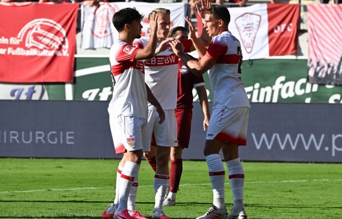 29.07.2026, xsltx, Fussball Testspiel, Kickers Offenbach - VfB Stuttgart v.l. Jubel nach dem 2:0 von Chris Führich VfB Stuttgart/Mitte DFL/DFB REGULATIONS PROHIBIT ANY USE OF PHOTOGRAPHS as IMAGE SEQUENCES and/or QUASI-VIDEO *** July 29, 2026, xsltx, soccer friendly match, Kickers Offenbach vs. VfB Stuttgart  Jubilation after Chris Führichs 20 goal, VfB Stuttgart, center. DFL and DFB regulations prohibit any use of photographs as image sequences and/or quasi-video.<span class='image-autor'>IMAGO/Jan Huebner</span>