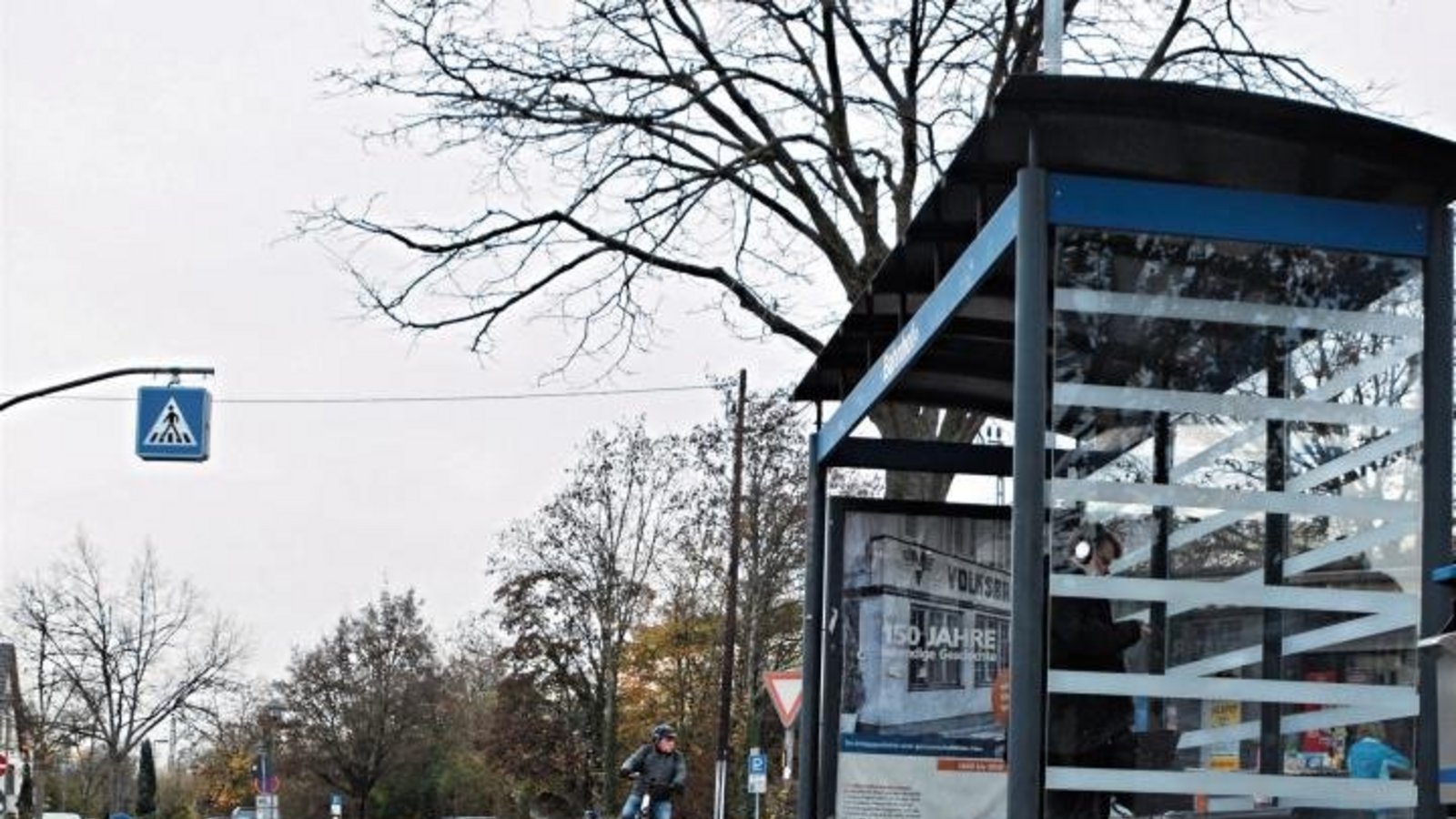 Die Bushaltestelle am Illinger Bahnhof soll 2021 barrierefrei werden. Foto: Stahlfeld Die Bushaltestelle am Illinger Bahnhof soll 2021 barrierefrei werden. Foto: Stahlfeld