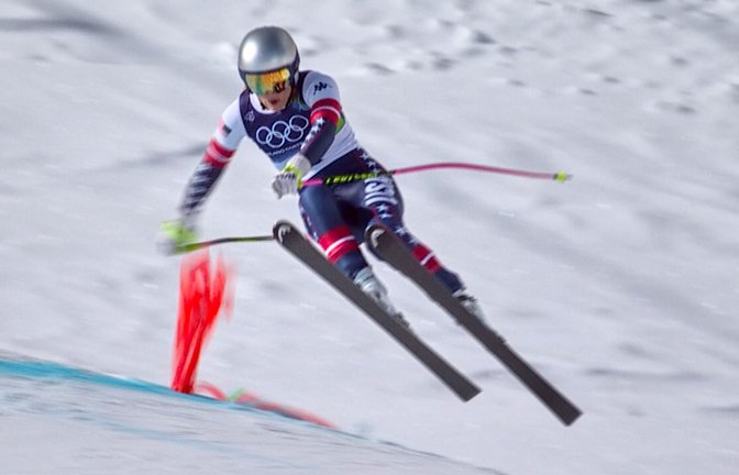 Zu eng am Tor – so passierte der Sturz von Lindsey Vonn in Cortina d’Ampezzo.<span class='image-autor'>Foto: Uncredited/Olympic Broadcasting</span>
