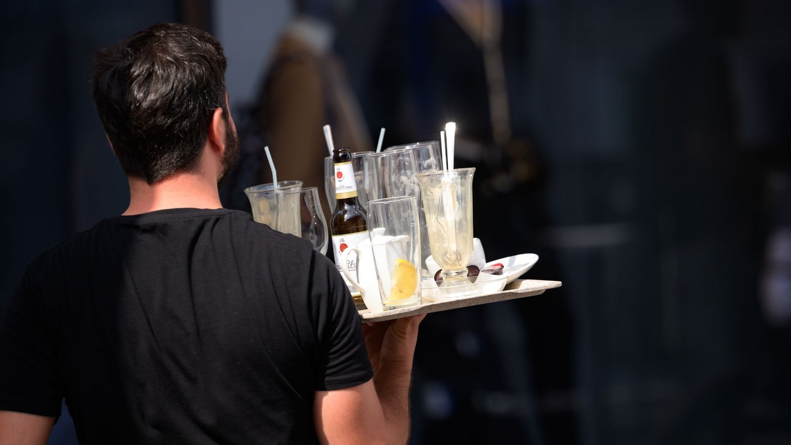 Die Arbeitskosten sind in Deutschland im EU-Vergleich hoch (Archivbild)Foto: Jonas Walzberg/dpa