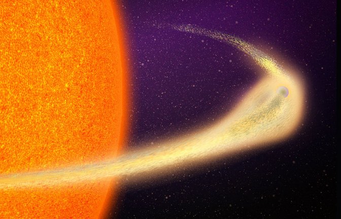 In nur 140 Lichtjahren Entfernung haben Astronomen einen zerfallenden Gesteinsplaneten mit neun Millionen Kilometer langem Kometenschweif entdeckt.<span class='image-autor'>Foto: © Jose-Luis Olivares/Massachusetts Institute of Technology (MIT)</span>