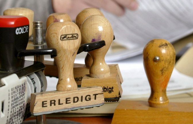 Das seit jeher belastete Bild des Beamtentums  hat sich weiter verschlechtert – vielfach werden Einschnitte in dieser Gruppe gefordert.<span class='image-autor'>Foto: vario-press / bonn-sequenz</span>