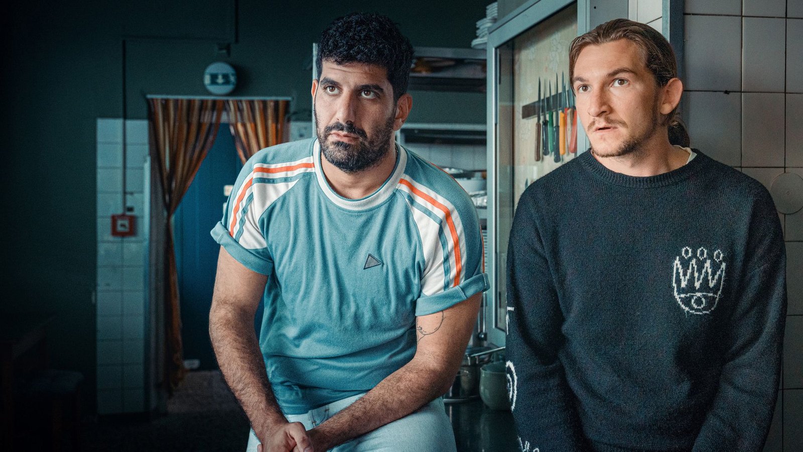 Emre Cakir (Rolle: Araz Barzani, li.), Augustin Groz (Rolle: Simon Rechnik).Foto: ORF/Petro Domenigg