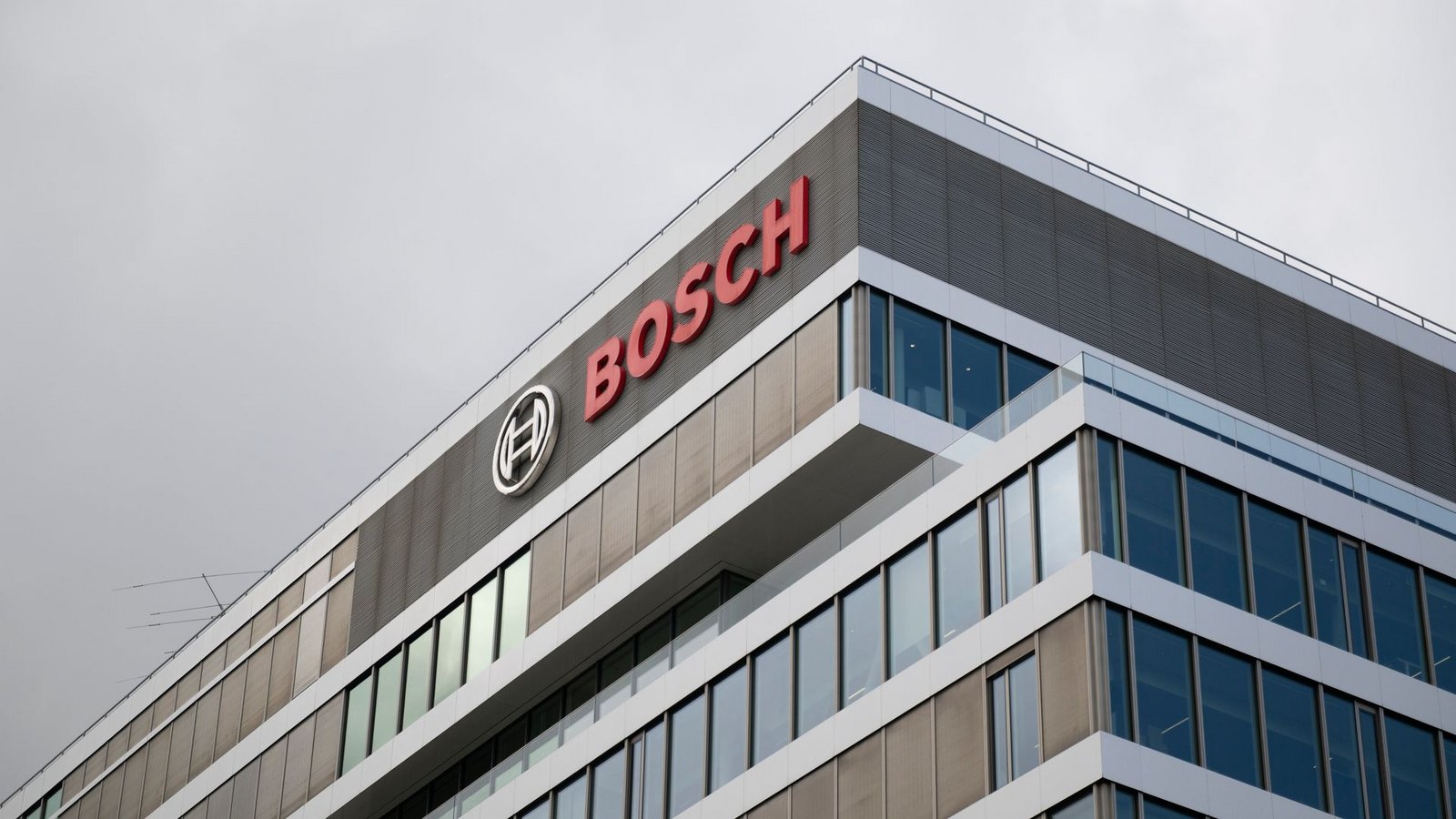 Bosch setzt künftig stärker auf einen rasant wachsenden Zukunftsmarkt: die Automatisierung und humanoide Robotik. (Archivbild)Foto: Marijan Murat/dpa