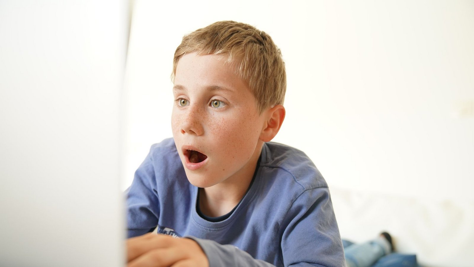 Pornoschauen ist für viele Jungs auch eine Mutprobe.Foto: stock.adobe.com/Erwan Bedin