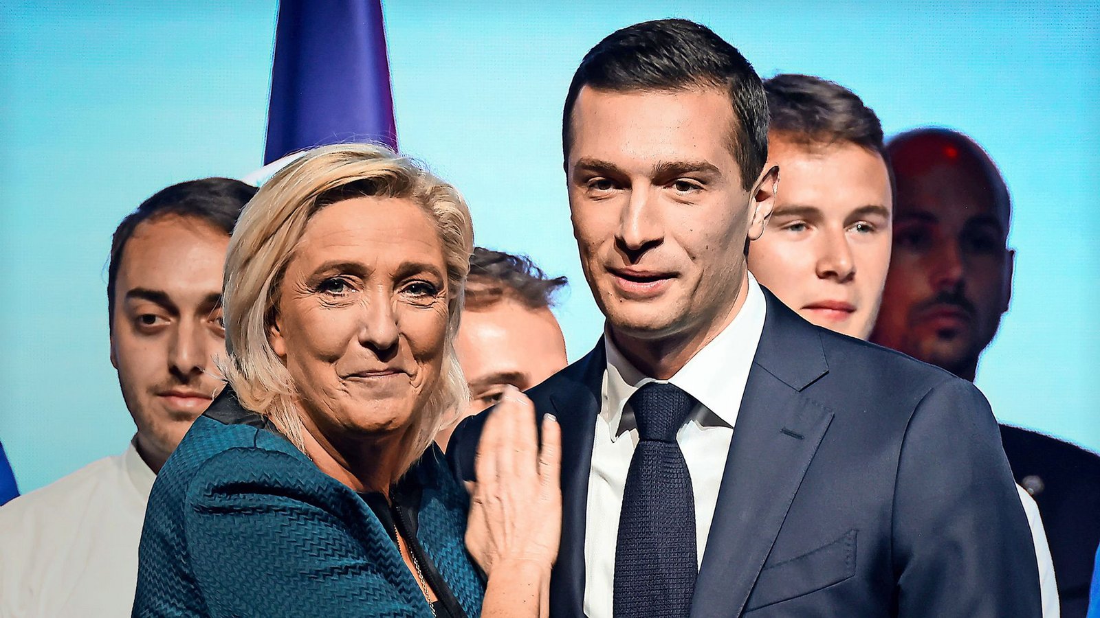 Wer ist hier der Boss? Der 29-jährige Parteivorsitzende Jordan Bardella und seine Vorgängerin Marine Le Pen (56), die Tochter des ParteigründersFoto: AP/Thomas Padilla Wer ist hier der Boss? Der 29-jährige Parteivorsitzende Jordan Bardella und seine Vorgängerin Marine Le Pen (56), die Tochter des ParteigründersFoto: AP/Thomas Padilla
