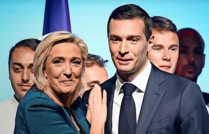 Wer ist hier der Boss? Der 29-jährige Parteivorsitzende Jordan Bardella und seine Vorgängerin Marine Le Pen (56), die Tochter des Parteigründers<span class='image-autor'>Foto: AP/Thomas Padilla</span>