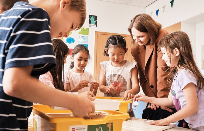 Schon Grundschüler können sich an Medienzentren spielerisch mit Robotik vertraut machen, etwa durch Legobaukästen.<span class='image-autor'>Foto: Landesmedienzentrum</span>