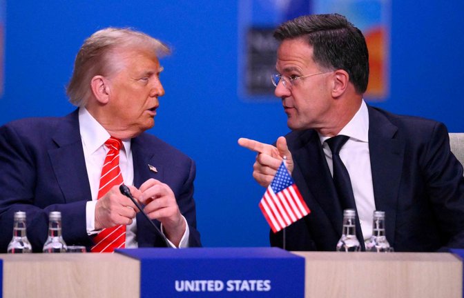 Nato-Generalsekretär Mark Rutte (rechts) hat sich vor dem Gipfel in Den Haag mit einer umstrittenen SMS Donald Trump angebiedert.<span class='image-autor'>Foto: AFP</span>