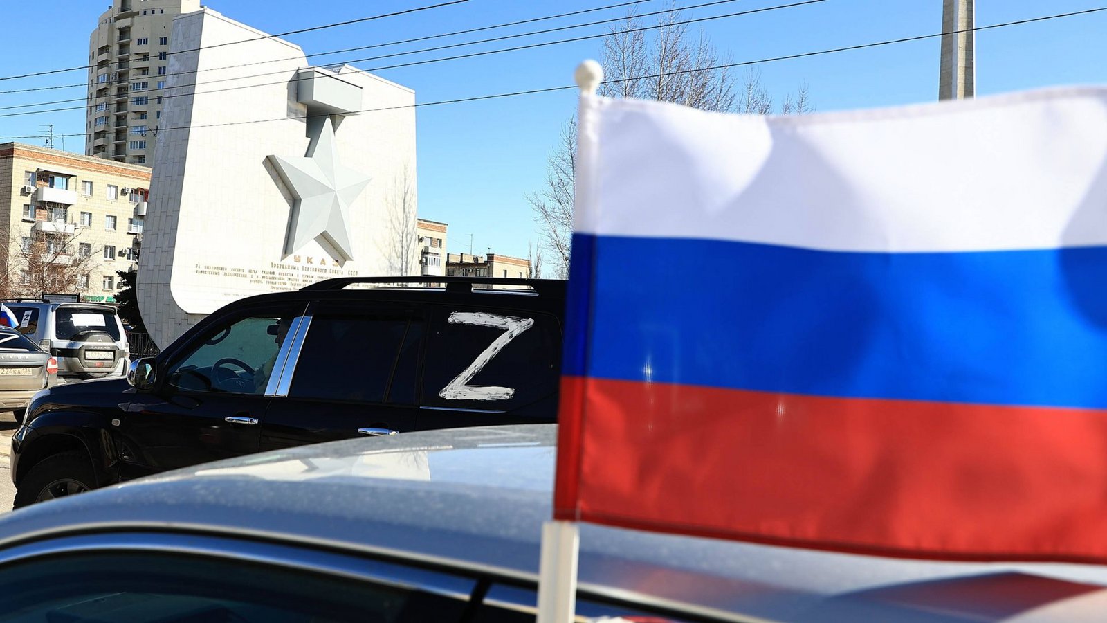 In Russland gilt das „z“ als Zustimmung zum Krieg.Foto: /Itar-Tass/imago/Dmitry Rogulin In Russland gilt das „z“ als Zustimmung zum Krieg.Foto: /Itar-Tass/imago/Dmitry Rogulin