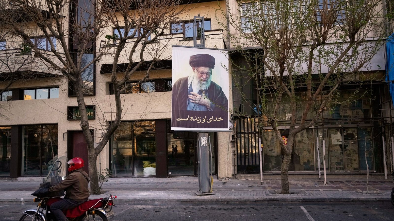 Der Tod von Ajatollah Ali Chamenei hat ein Machtvakuum ins Zentrum des Iran gerissen. (Archivbild)Foto: Vahid Salemi/AP/dpa Der Tod von Ajatollah Ali Chamenei hat ein Machtvakuum ins Zentrum des Iran gerissen. (Archivbild)Foto: Vahid Salemi/AP/dpa