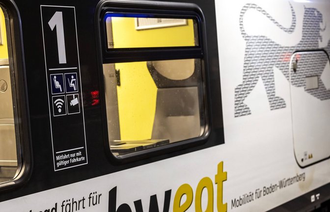 Der Vorfall ereignete sich in einem Regionalexpress (Symbolbild)<span class='image-autor'>Foto: IMAGO/Arnulf Hettrich</span>