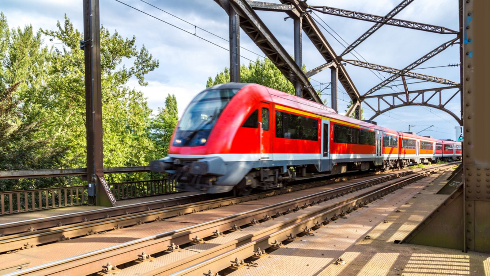 Noch kann man das 9-Euro-Ticket nicht nutzen.Foto: S-F / shutterstock.com