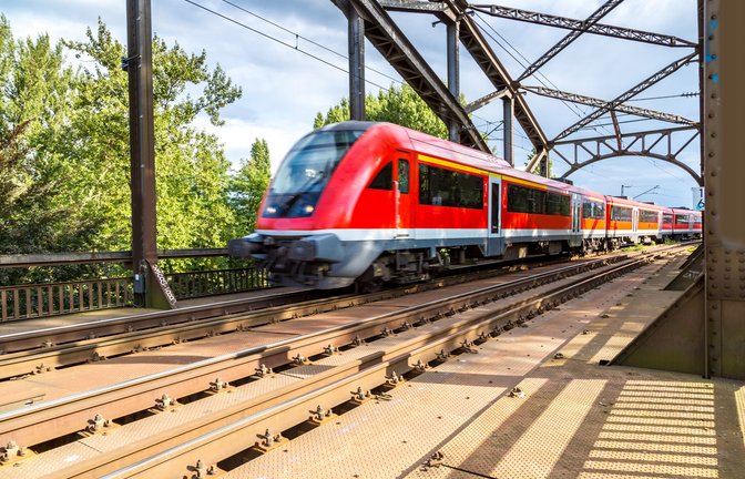 Noch kann man das 9-Euro-Ticket nicht nutzen.<span class='image-autor'>Foto: S-F / shutterstock.com</span>