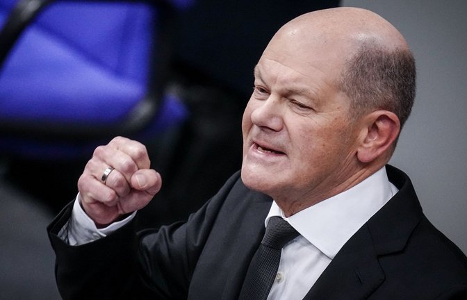 Olaf Scholz knöpft sich im Bundestag Oppositionsführer Friedrich Merz vor.<span class='image-autor'>Foto: dpa/Kay Nietfeld</span>