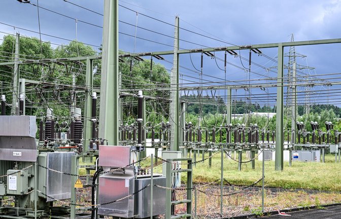 Nach dem großflächigen Stromausfall in Reutlingen laufen die Reparaturarbeiten.<span class='image-autor'>Foto: Jason Tschepljakow/dpa/Jason Tschepljakow</span>