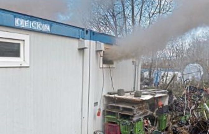 Feuer in einem Wohncontainer. Verletzt wurde niemand. Foto: FW Sersheim