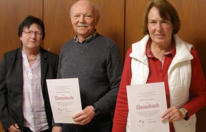 Ehrungen in Schützingen (von links): Vorsitzende Elisabeth Mikonya-Stahl, Reinhard Pfeiffer und Edith Trampus. <span class='image-autor'>Foto: p</span>
